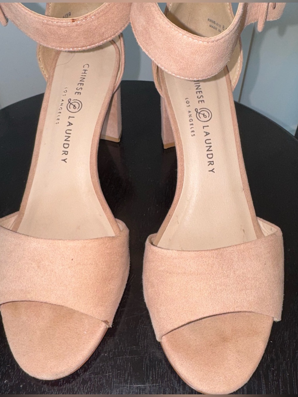 CHINESE LAUNDRY Women's Suede Rumor Ankle Strap‎ Sandals Size 8.5 Nude Preowned